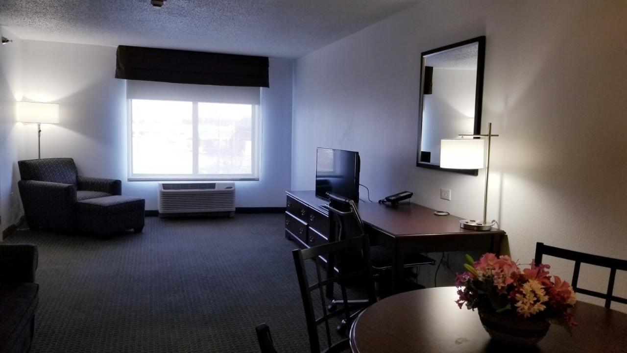 Wingate By Wyndham Airport - Rockville Road Indianapolis Exterior photo